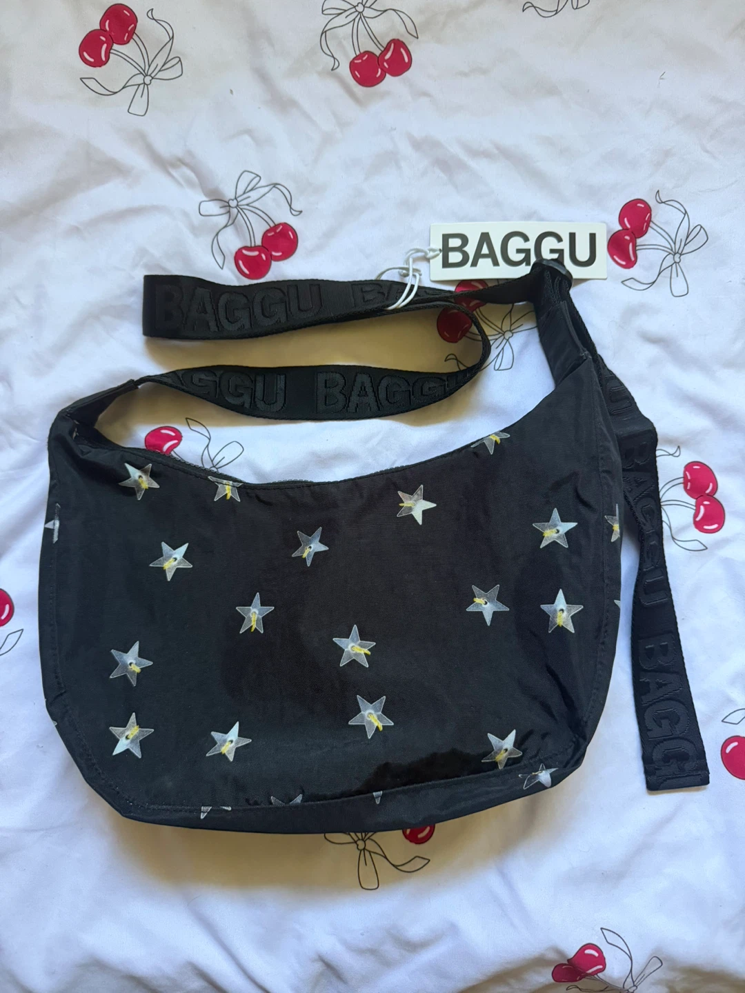 NWT BAGGU Black Star-Print Medium Nylon Crescent Bag Stars