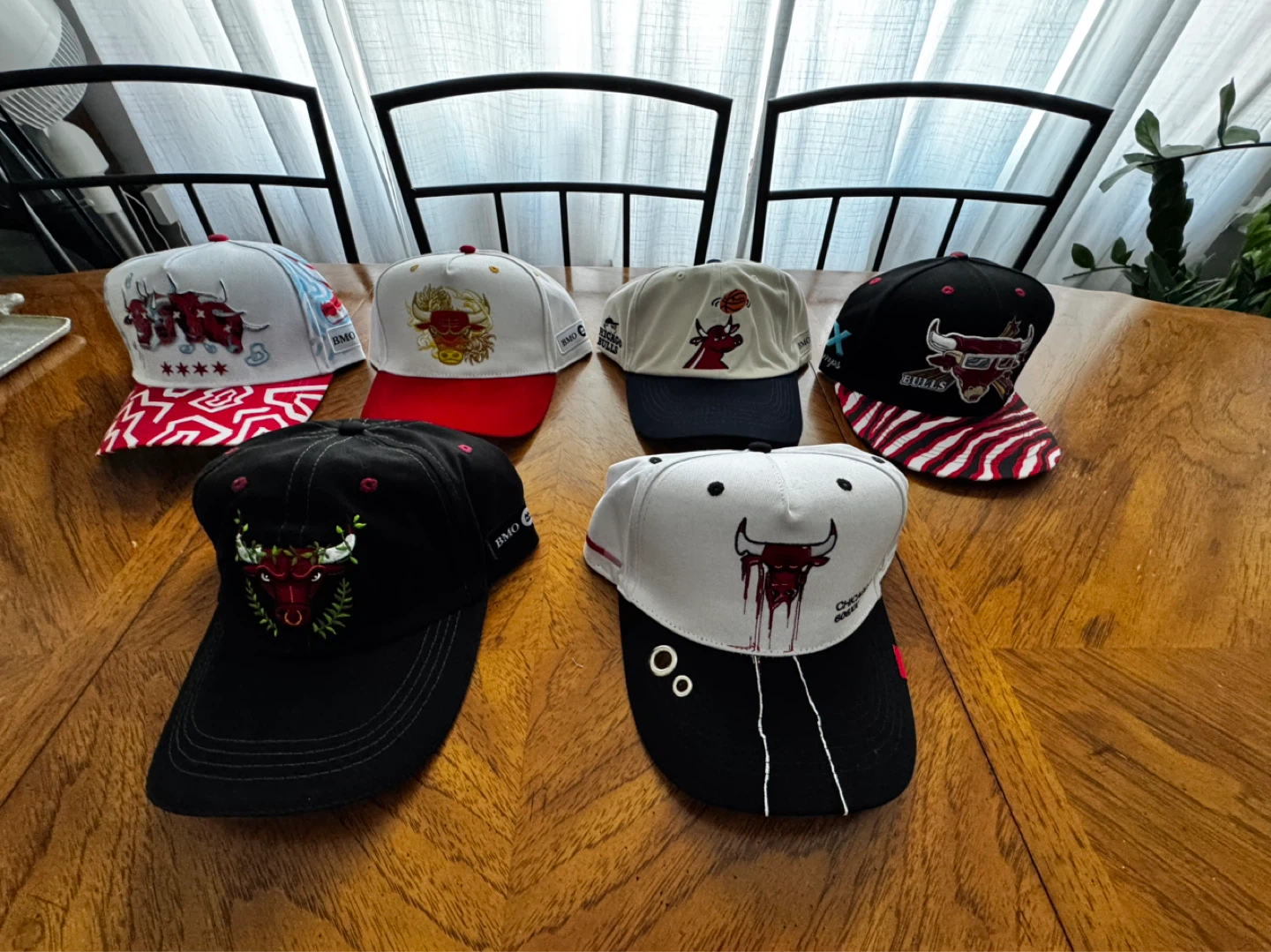 Lot of 6 Chicago Bulls Baseball Caps