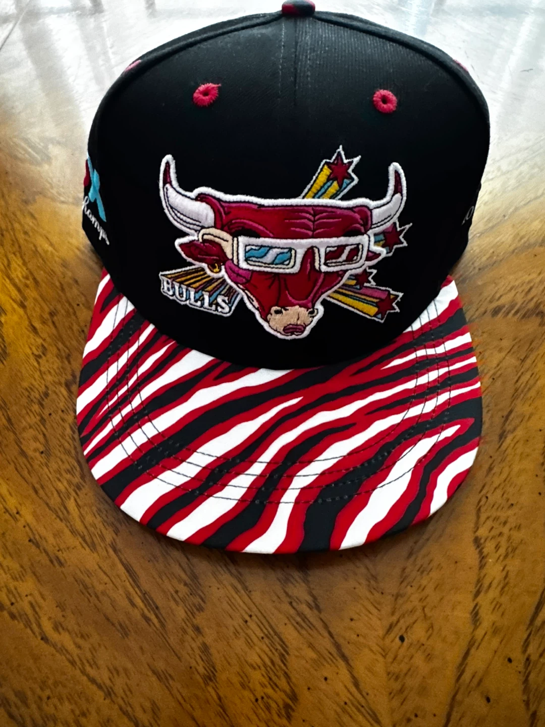Lot of 6 Chicago Bulls Baseball Caps - photo 2