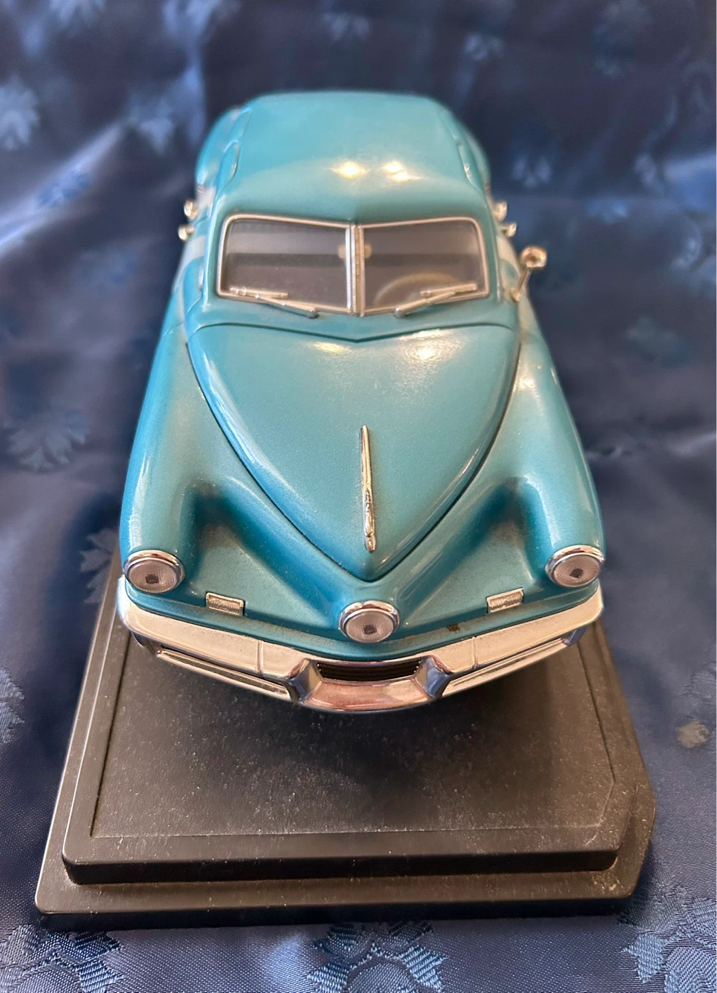 Road Signature 1948 Tucker Diecast Car - photo 2