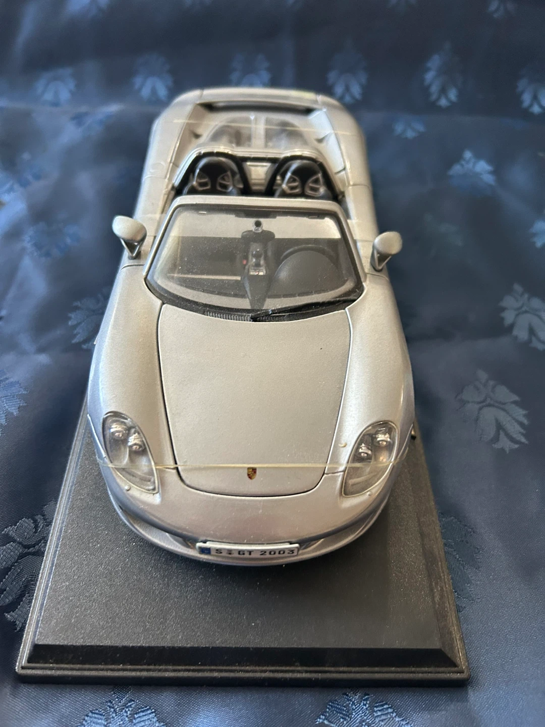 Maisto Porsche Carrera GT Silver Diecast Model Car 1/18 - photo 2