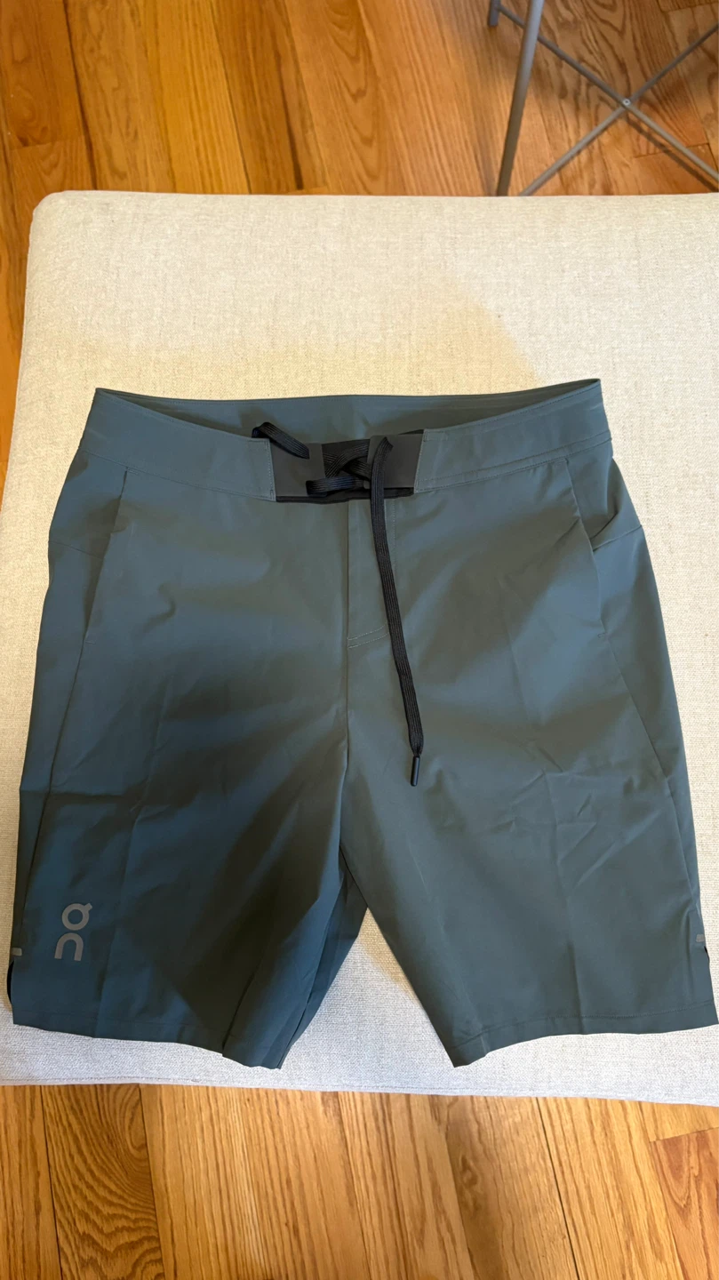 On Running Performance Hybrid Shorts Men’s Size S – Gray/Black