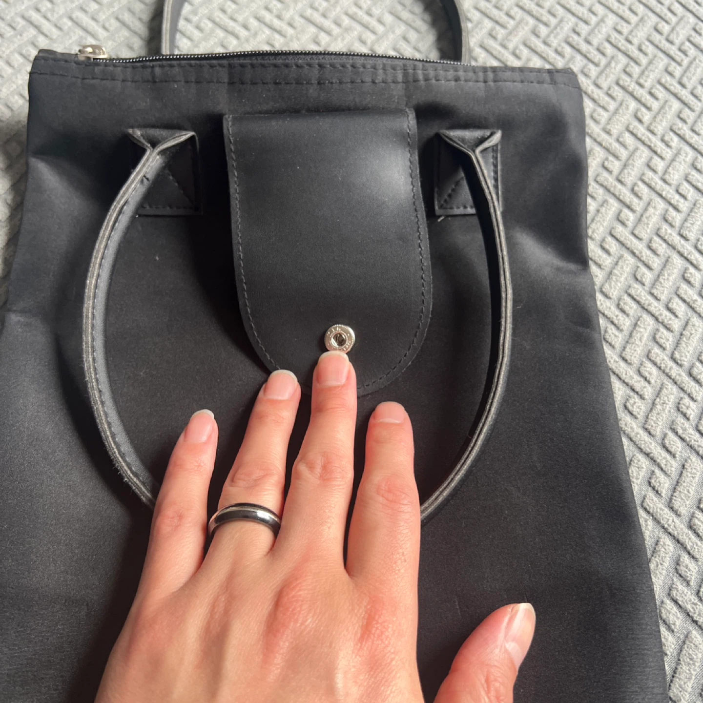 Black Wine Tote Bag with Waiter Graphic - photo 3