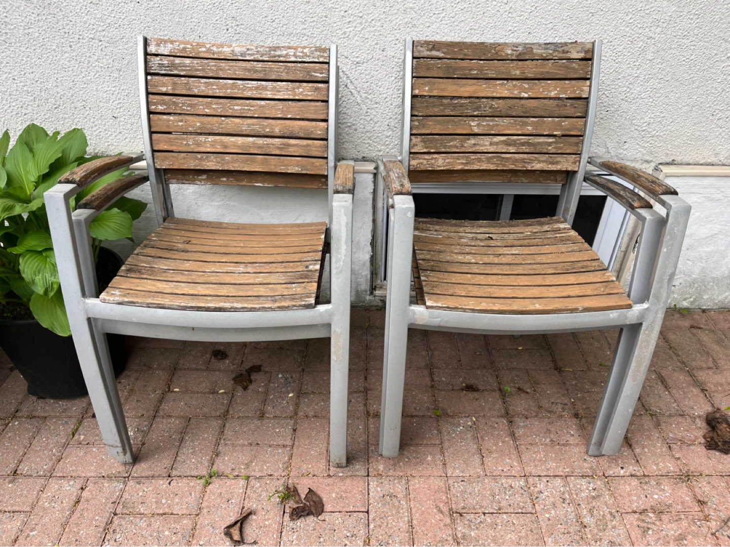 4 Outdoor Chairs with Wood Slats and Metal Frame