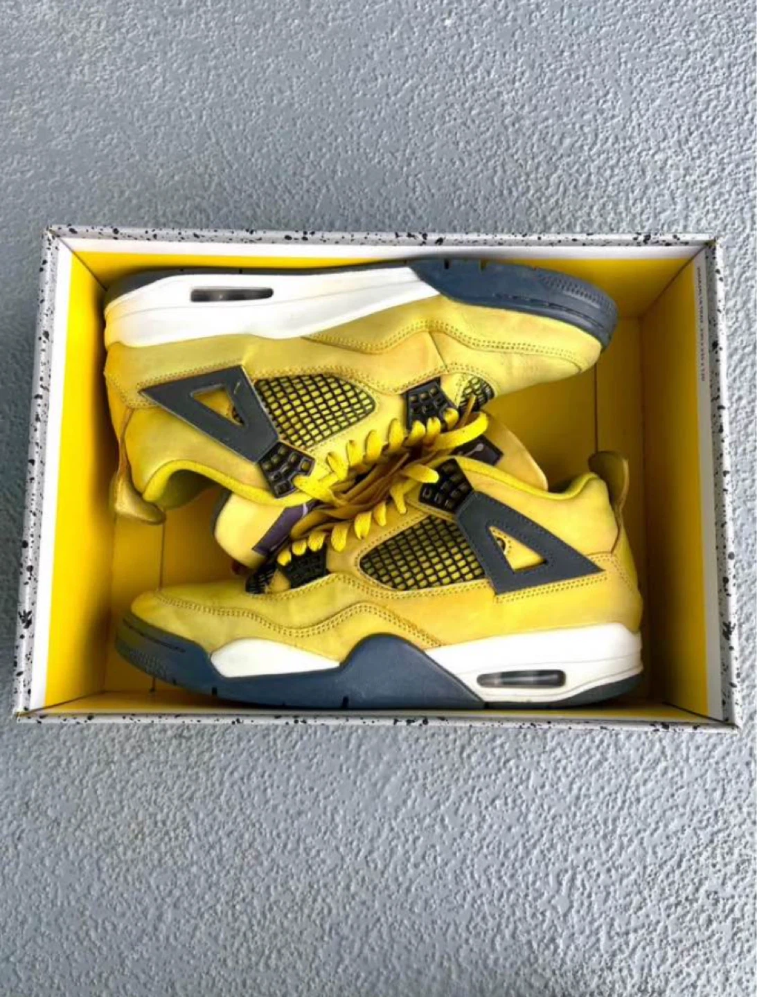 Air Jordan 4 "Lightning"