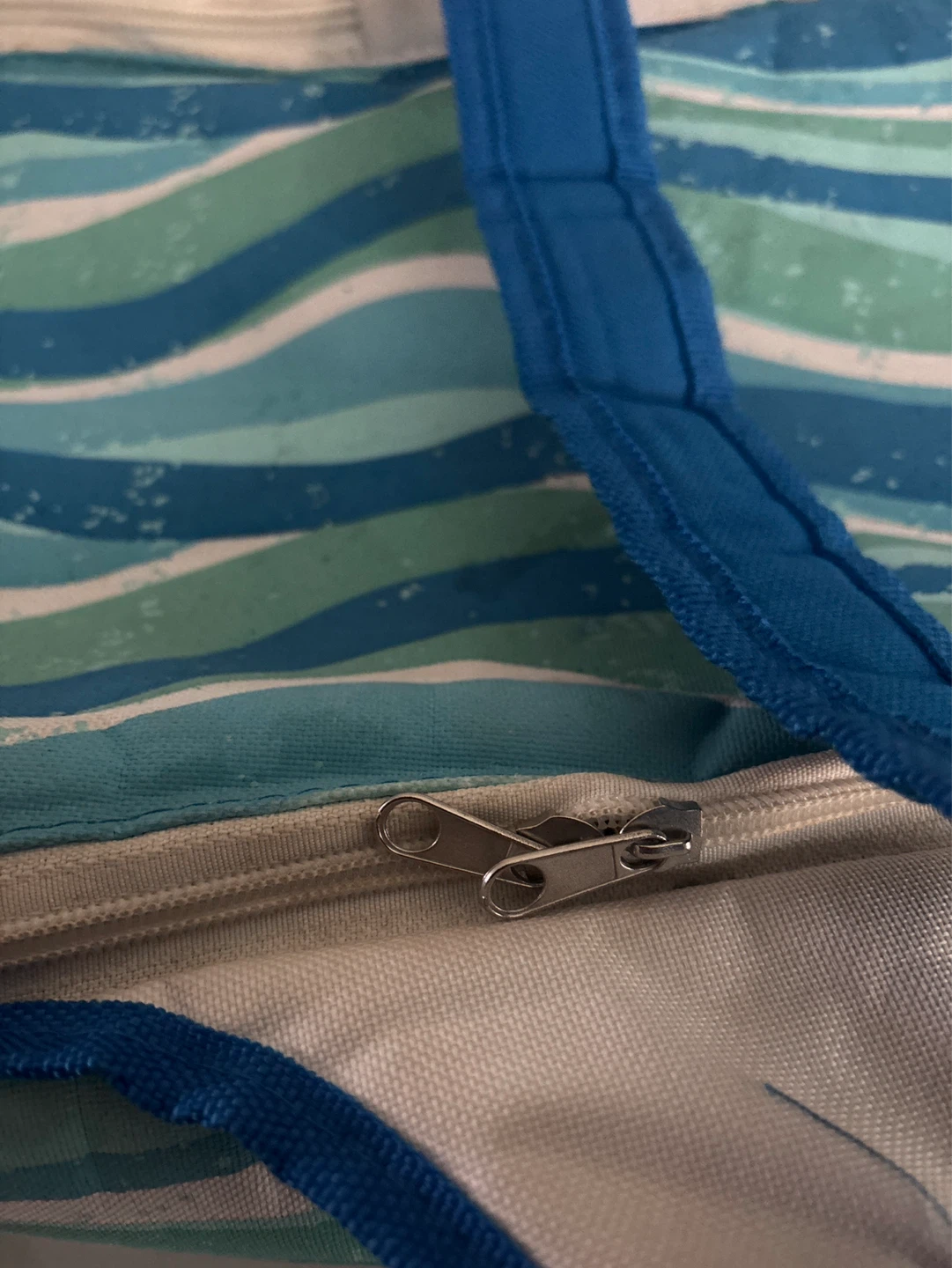 Oversized Insulated Bag with Waves Design - photo 2