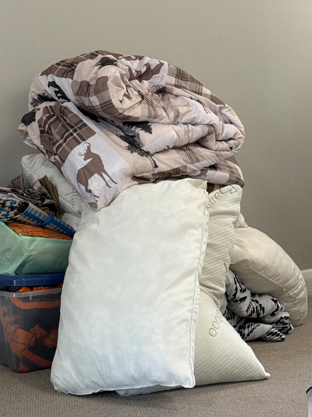 King size Washed pillows & bed textiles