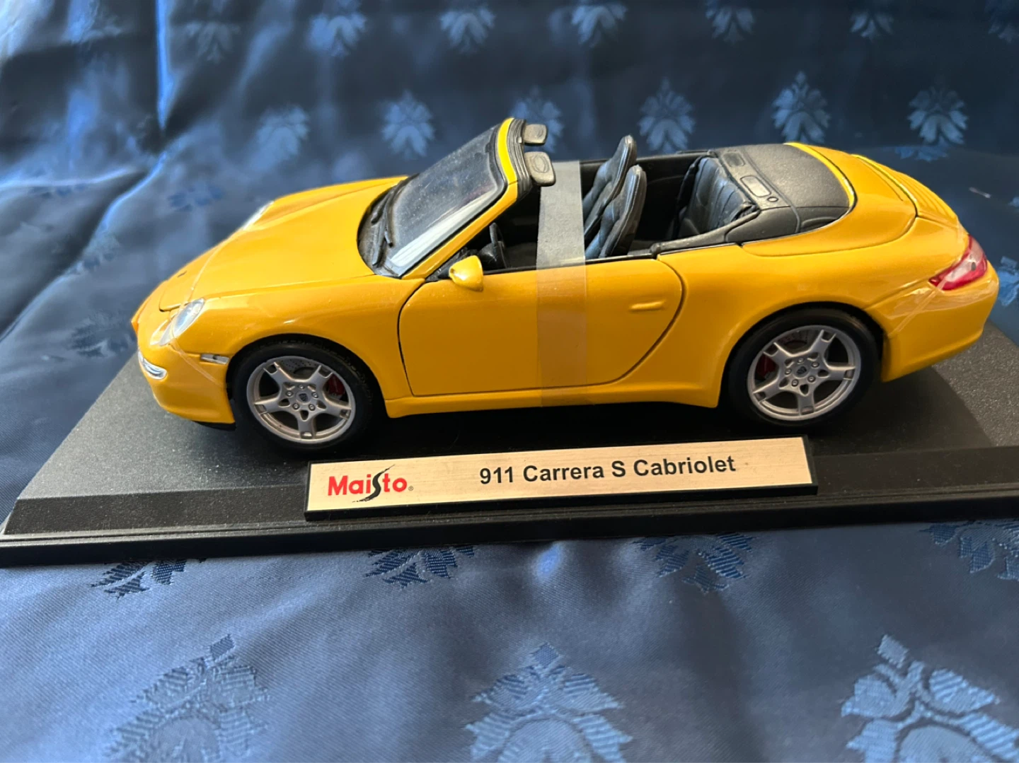 Maisto Porsche 911 Carrera S Cabriolet Toy Car