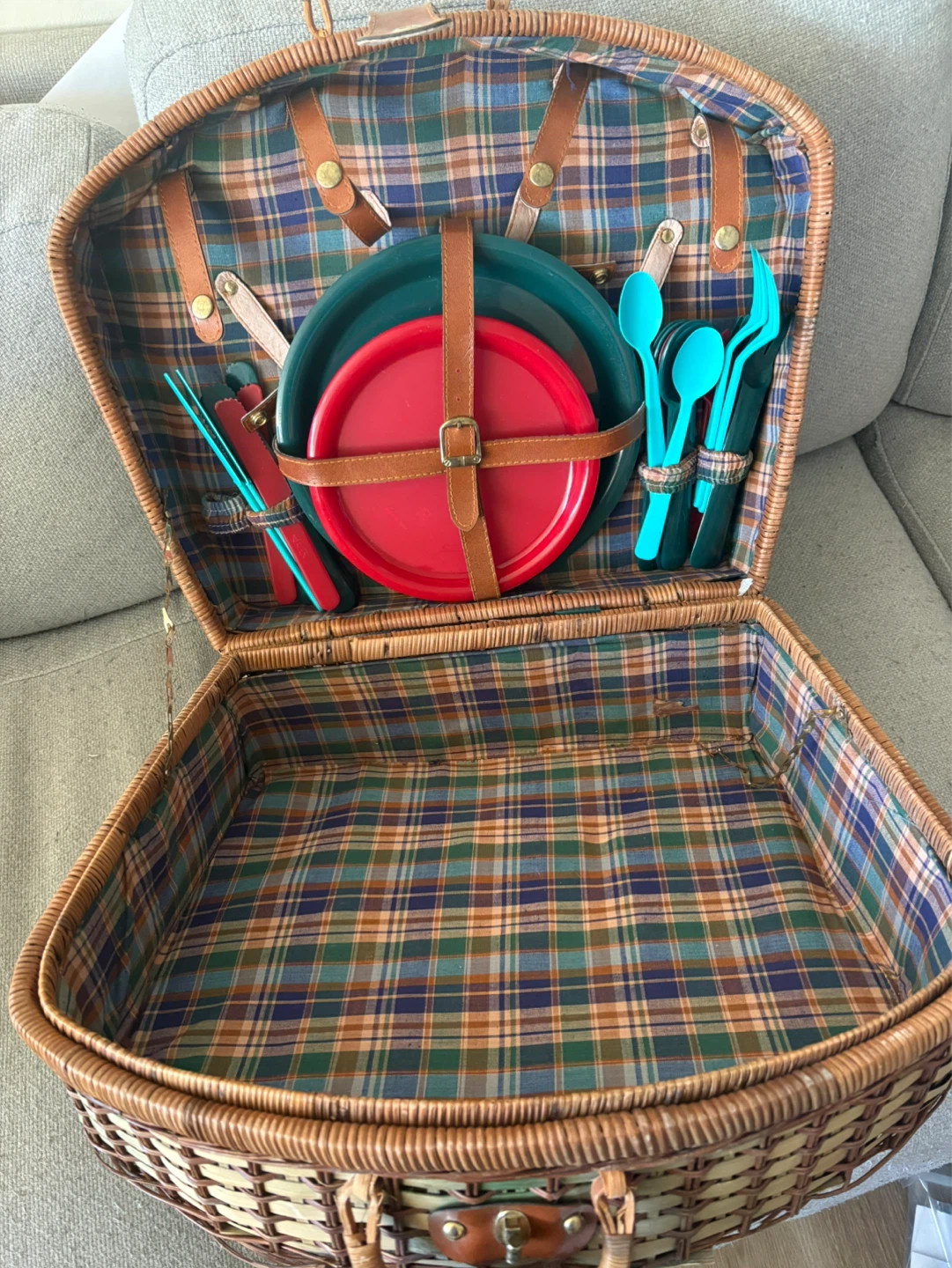 Irregular picnic basket