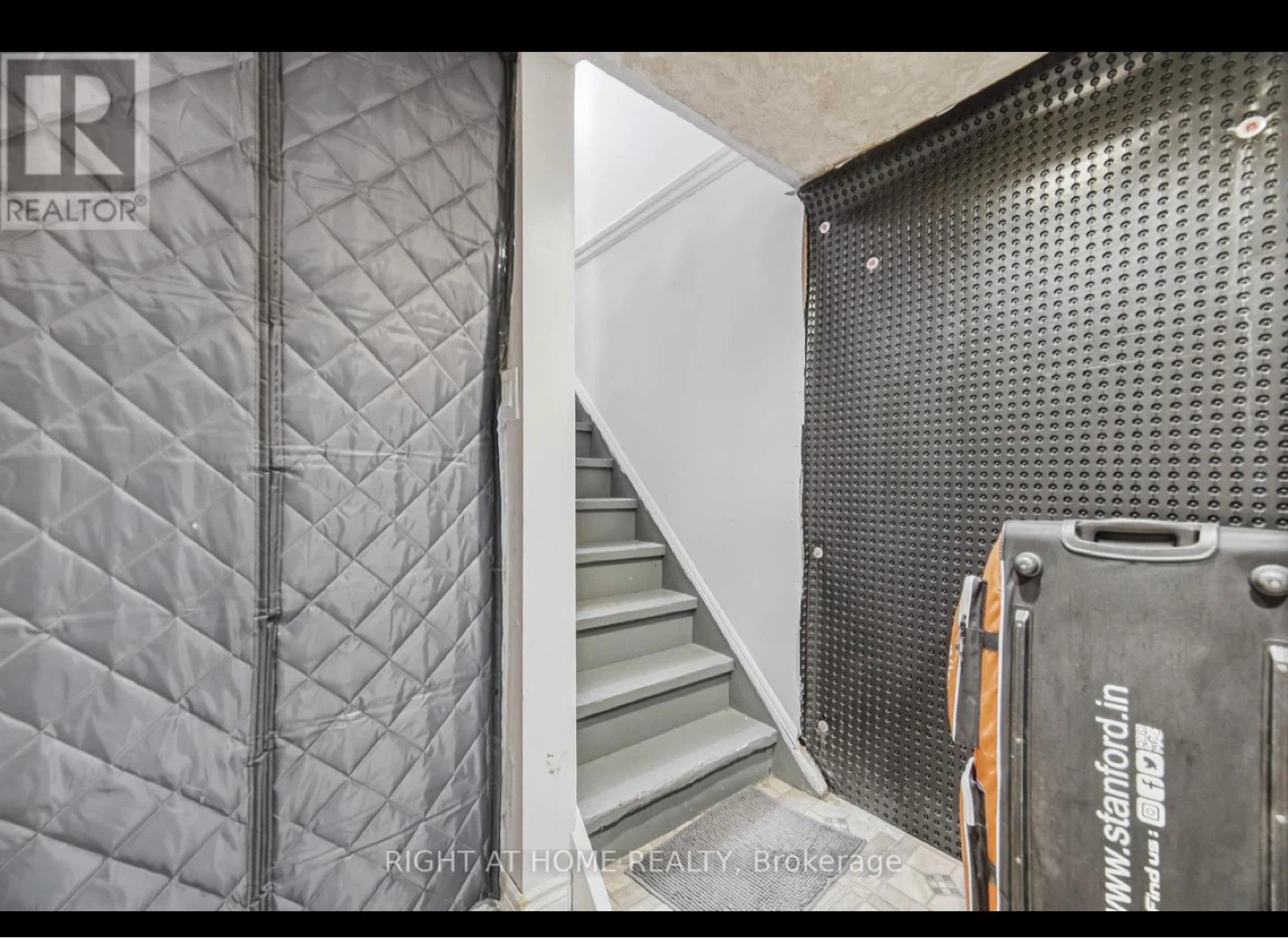 Spacious Basement Suite with Private Washroom – Shared Kitchen - photo 3