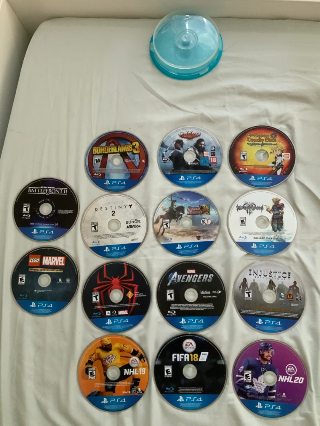 PlayStation 4 slim 1TB 14 Games 2 controllers - photo 2