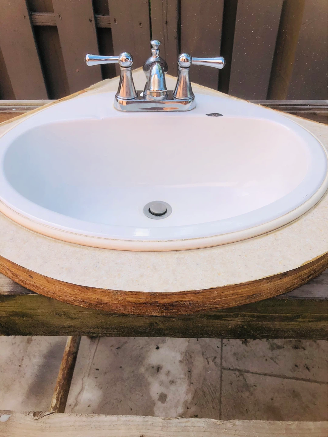 White Corner Sink with Faucet - photo 2
