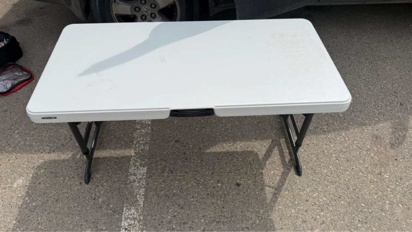4’ folding adjustable table
