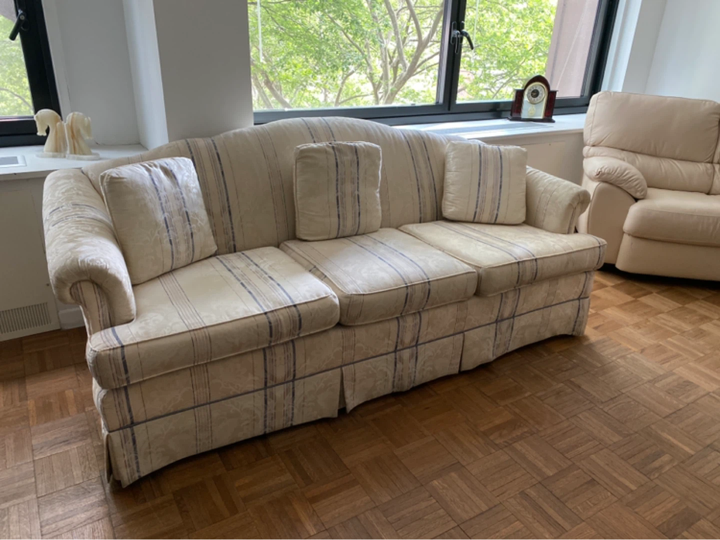 Classy Three Seater Sofa - photo 2
