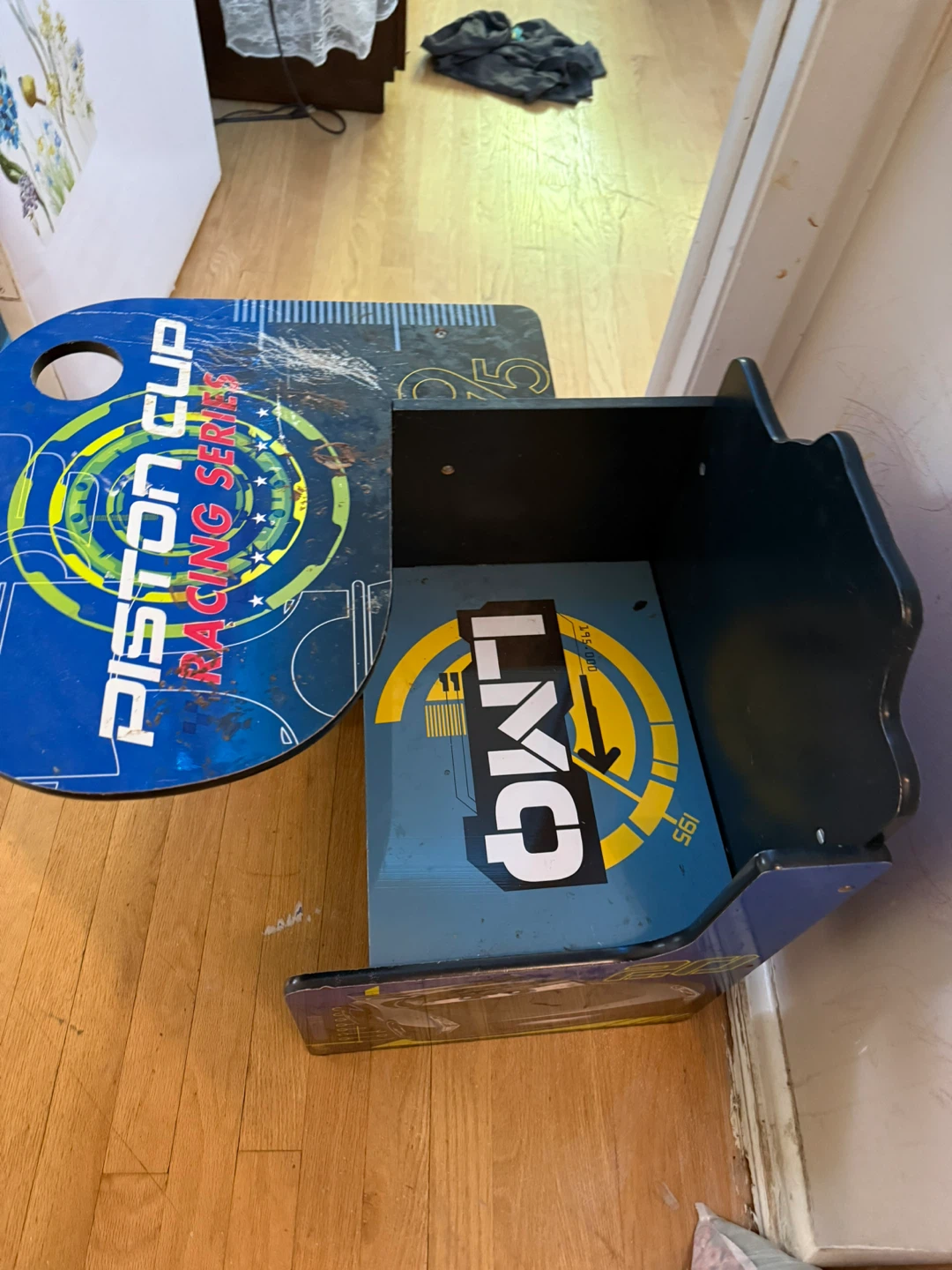 Disney Pixar Cars Piston Cup Racing Series Kids Desk - photo 2