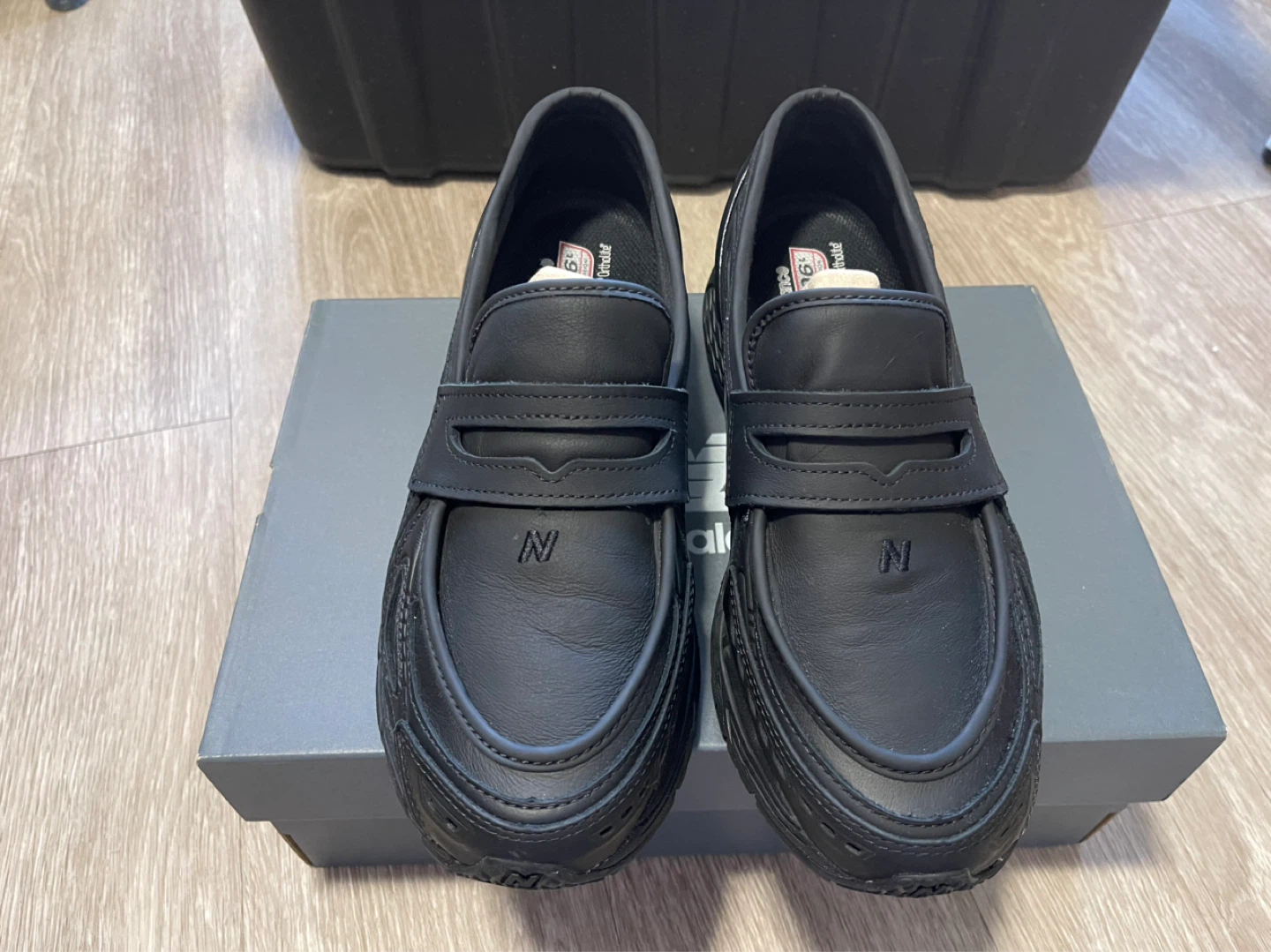 New Balance U1906LBN Black Loafers