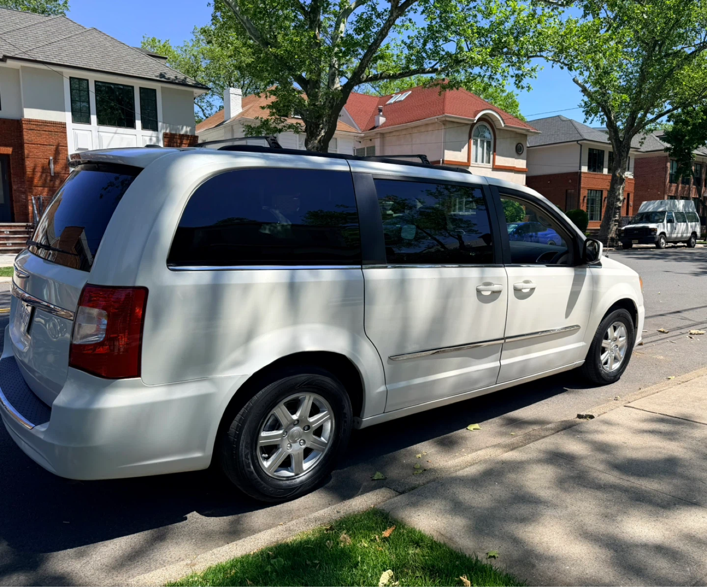 White Chrysler Town & Country Minivan - photo 5