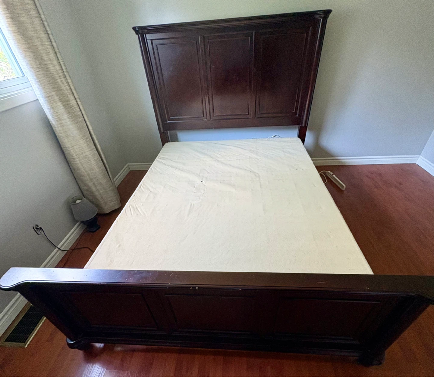 Dark Wood Queen Bed Frame and Dresser - photo 4
