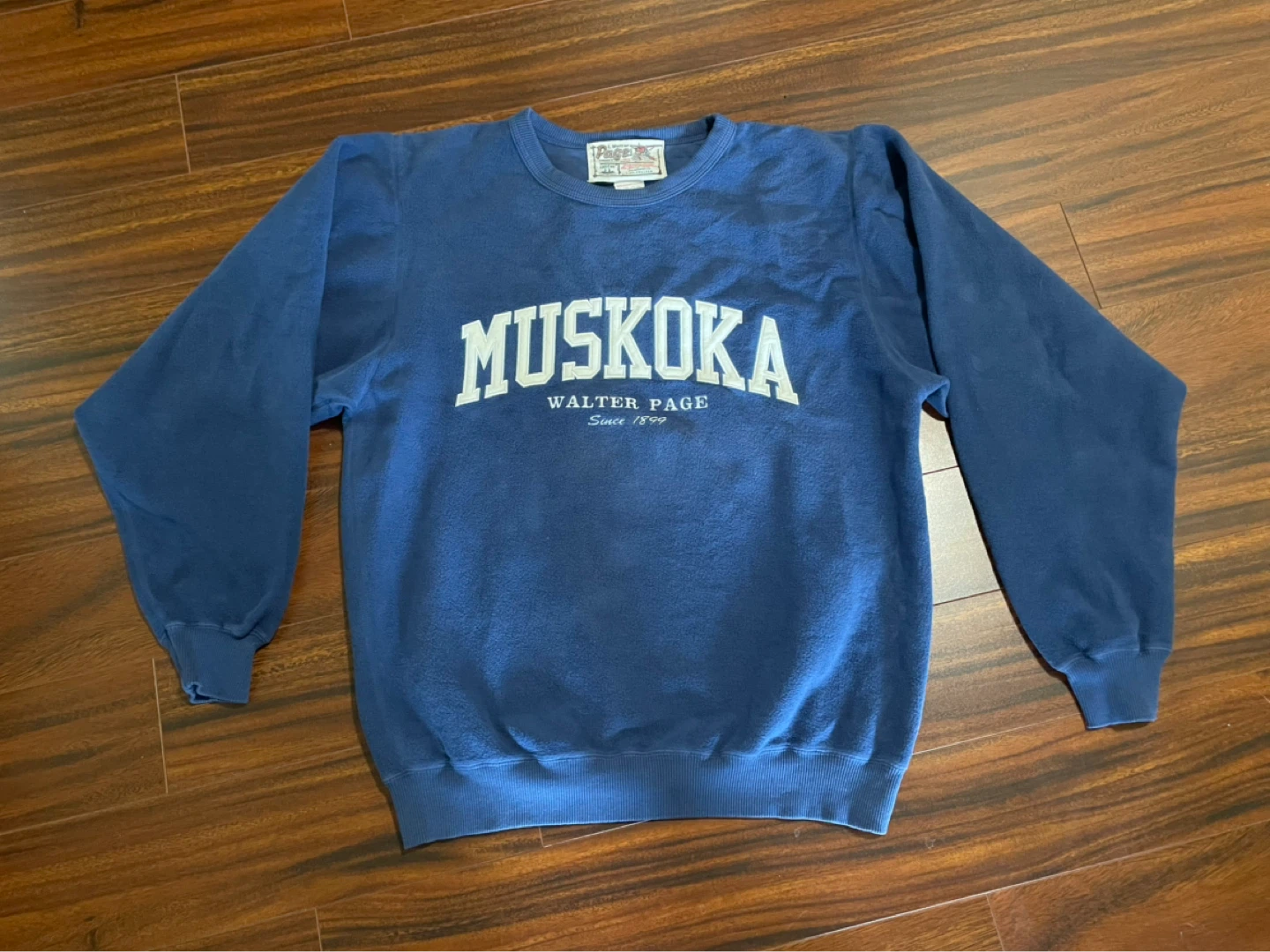 Walter Page men’s medium sweatshirt, vintage Muskoka, blue