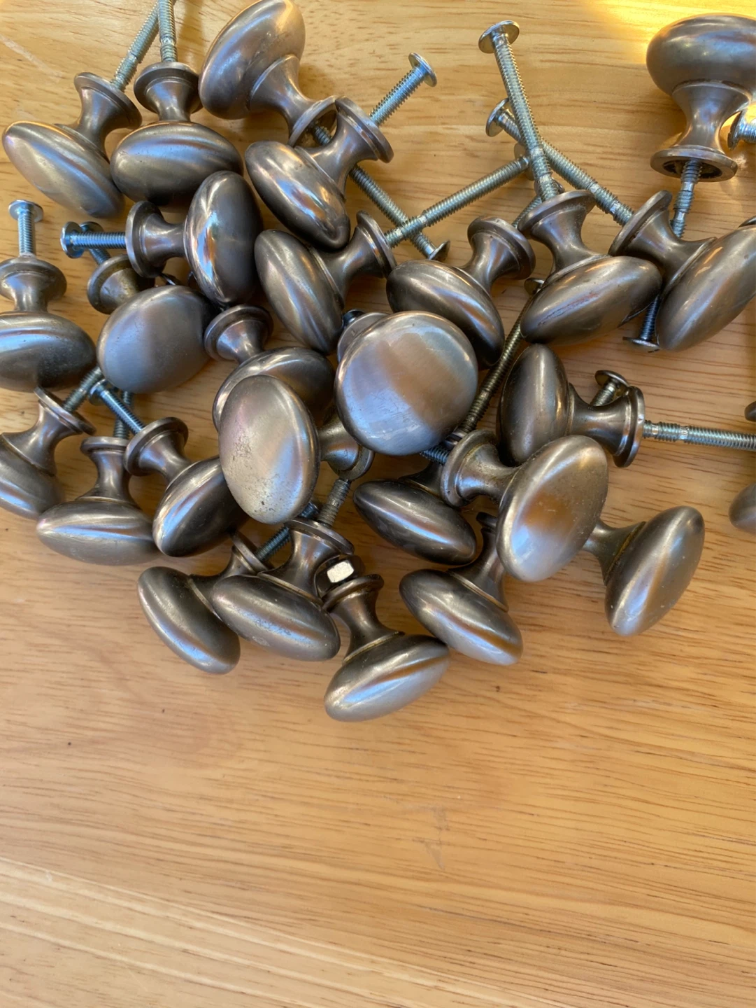 Oval cabinet door knobs 30 p. Pick up Islington/Evans - photo 2