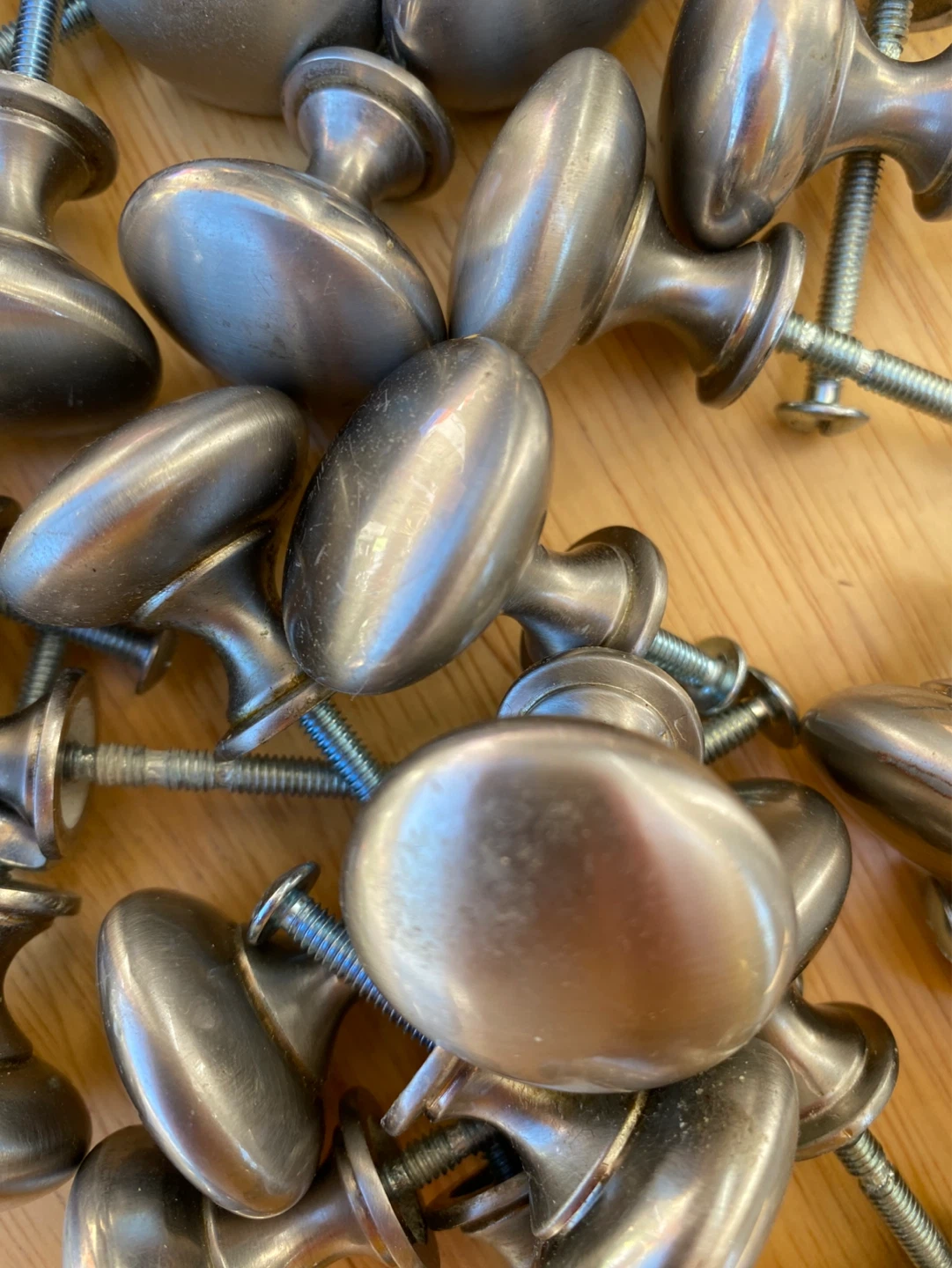 Oval cabinet door knobs 30 p. Pick up Islington/Evans - photo 3
