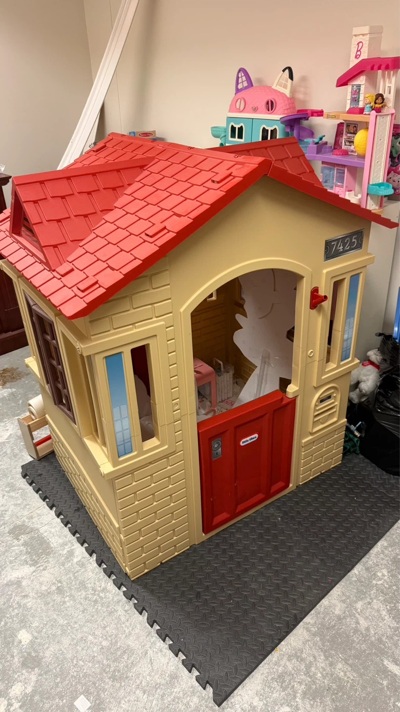 Little Tikes Cape Cottage Playhouse Tan