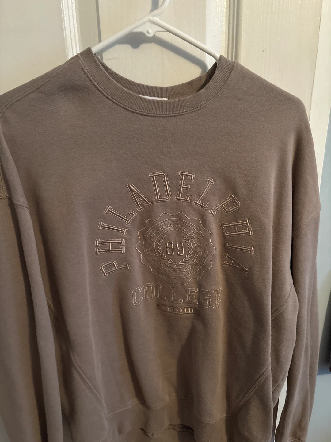 Women garage Philadelphia college sweater size small