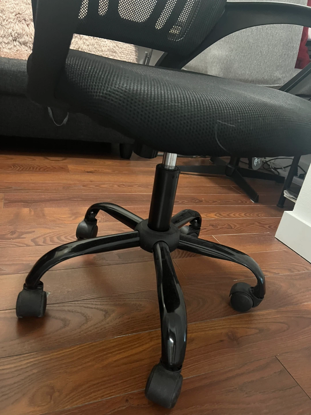Black Mesh Office Chair - photo 2