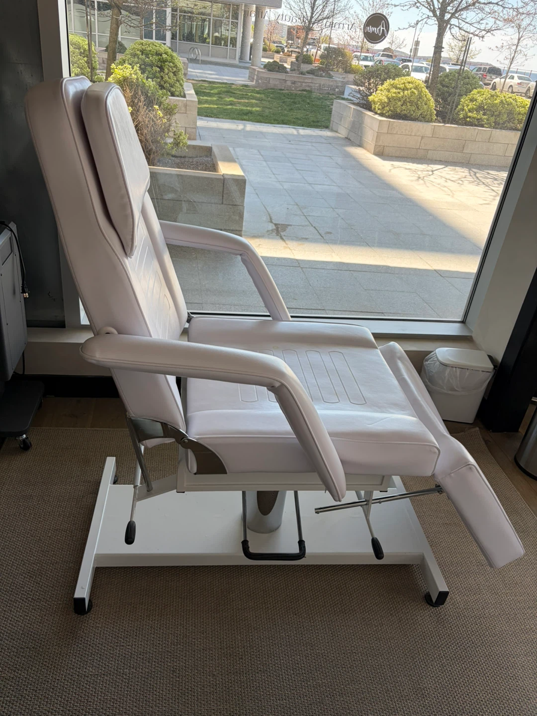 White Adjustable Medical Spa Chair - photo 2