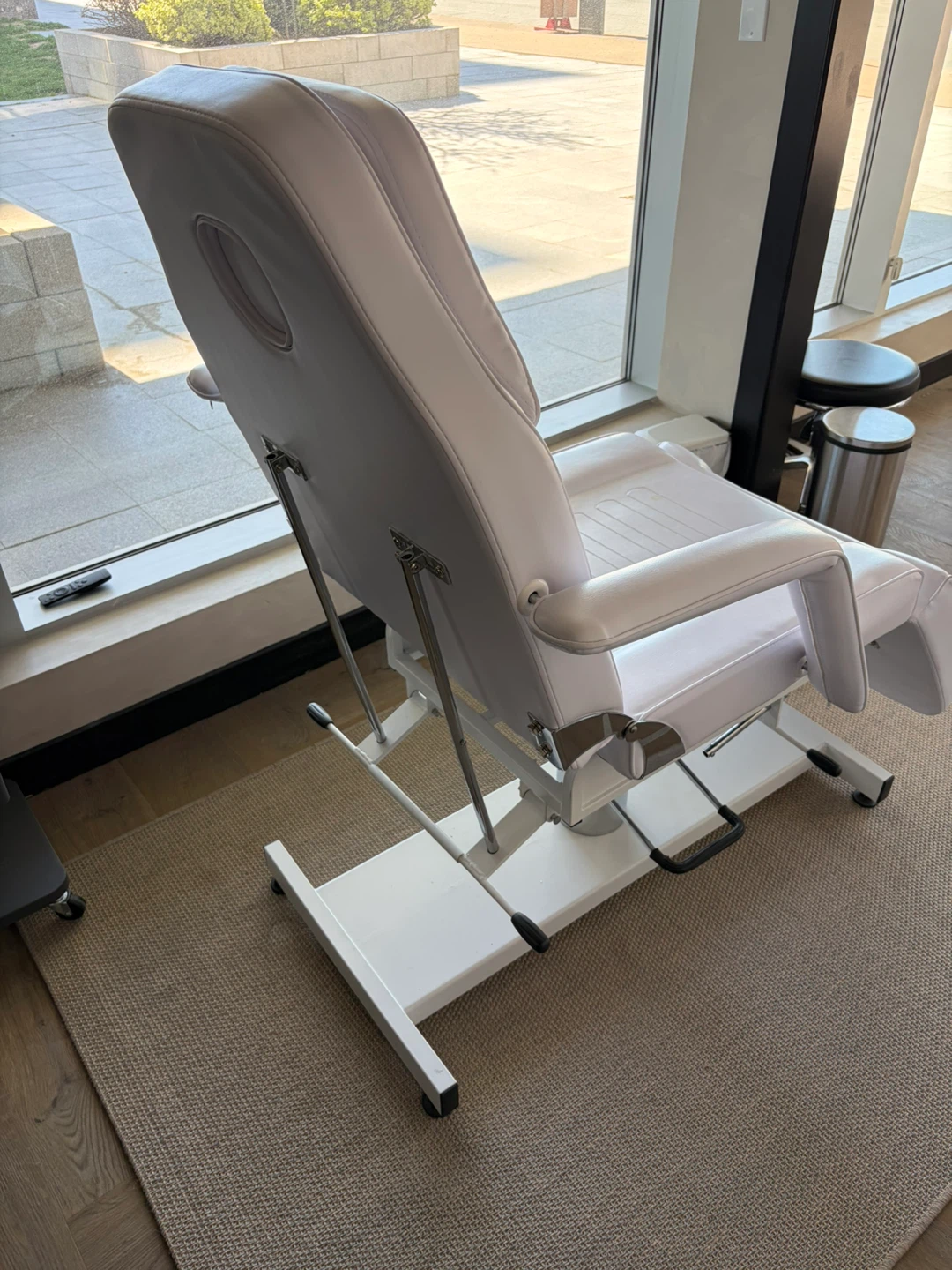 White Adjustable Medical Spa Chair - photo 3