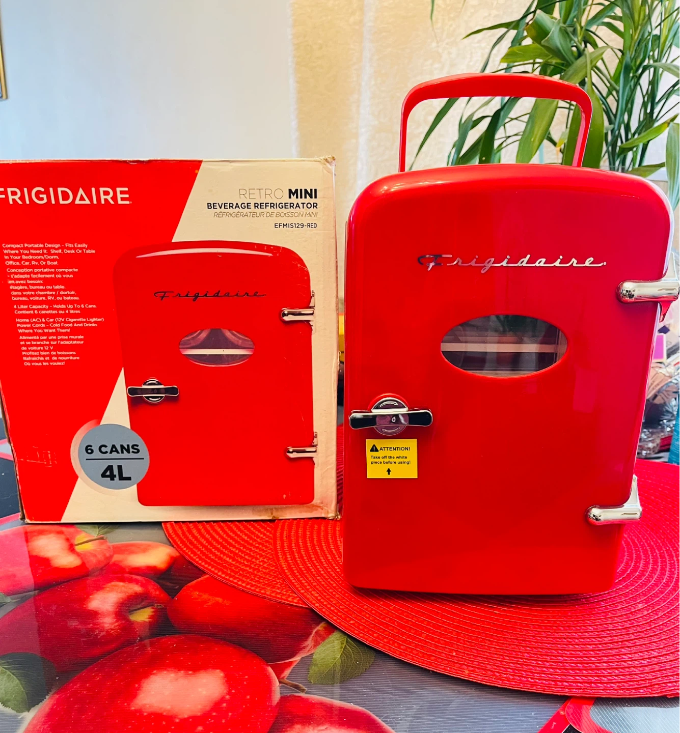 Frigidaire Retro Mini Beverage Refrigerator - Red - photo 2