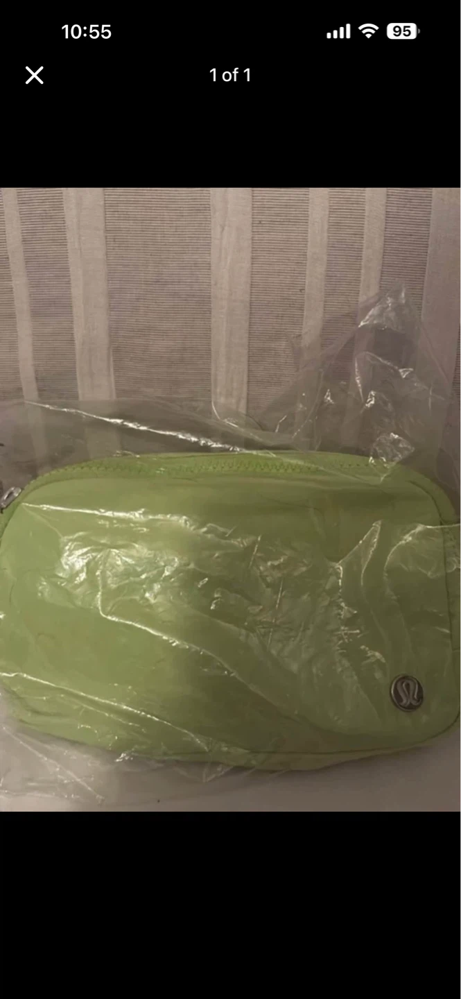 Lululemon belt bag 1L sour grape tags on
