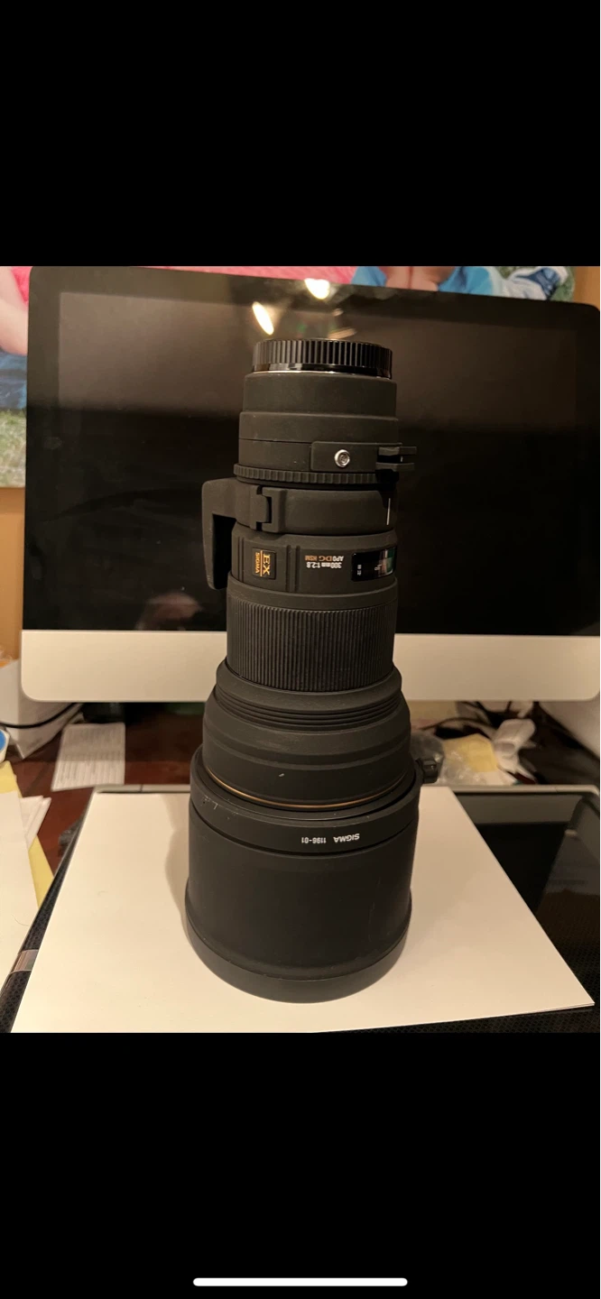 Sigma APO DG EX 300. Telephoto Zoom Lens