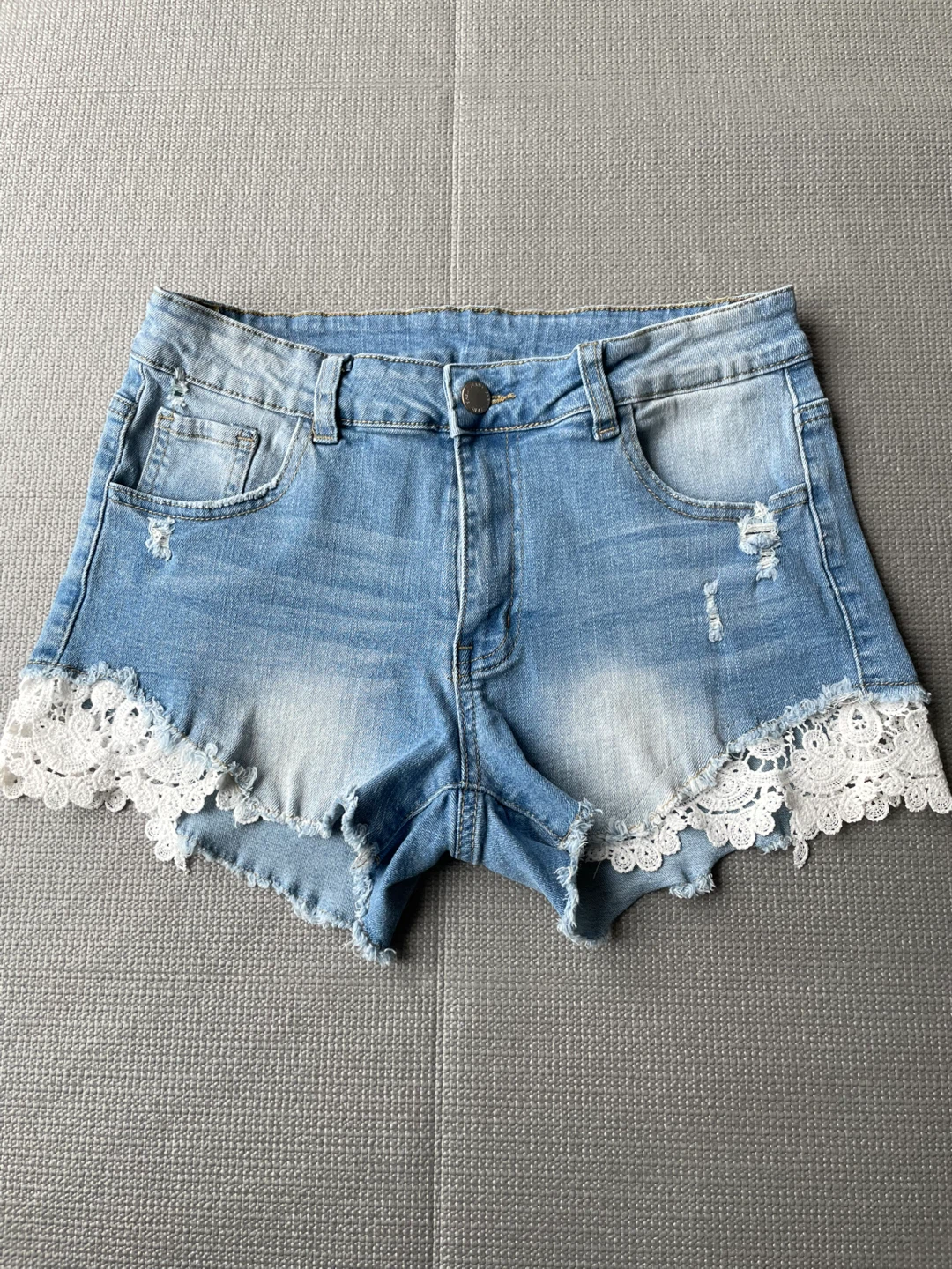 Various Denim Shorts and Skirts, size 2-4 - photo 5