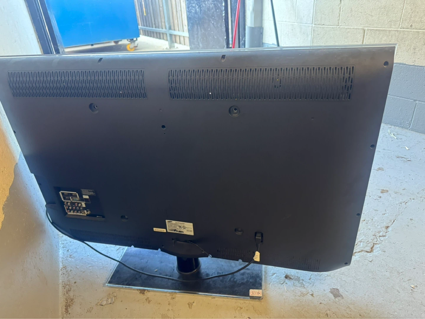 Samsung Flat Screen TV LN40B610A1F - photo 3