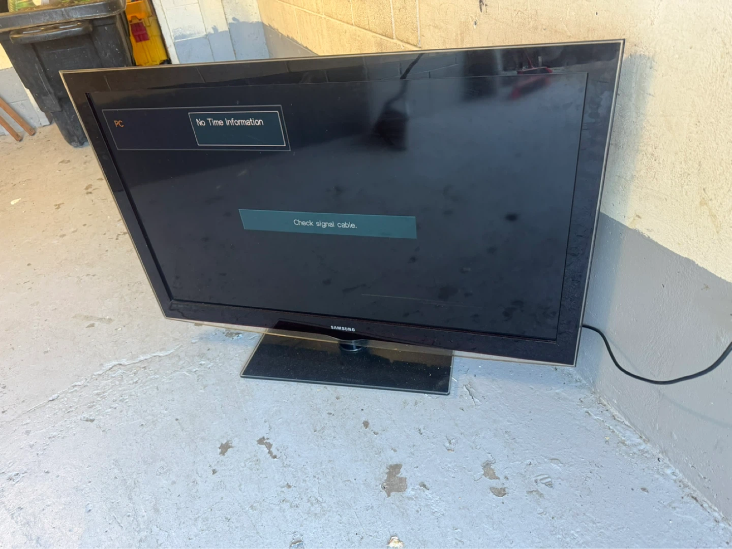 Samsung Flat Screen TV LN40B610A1F