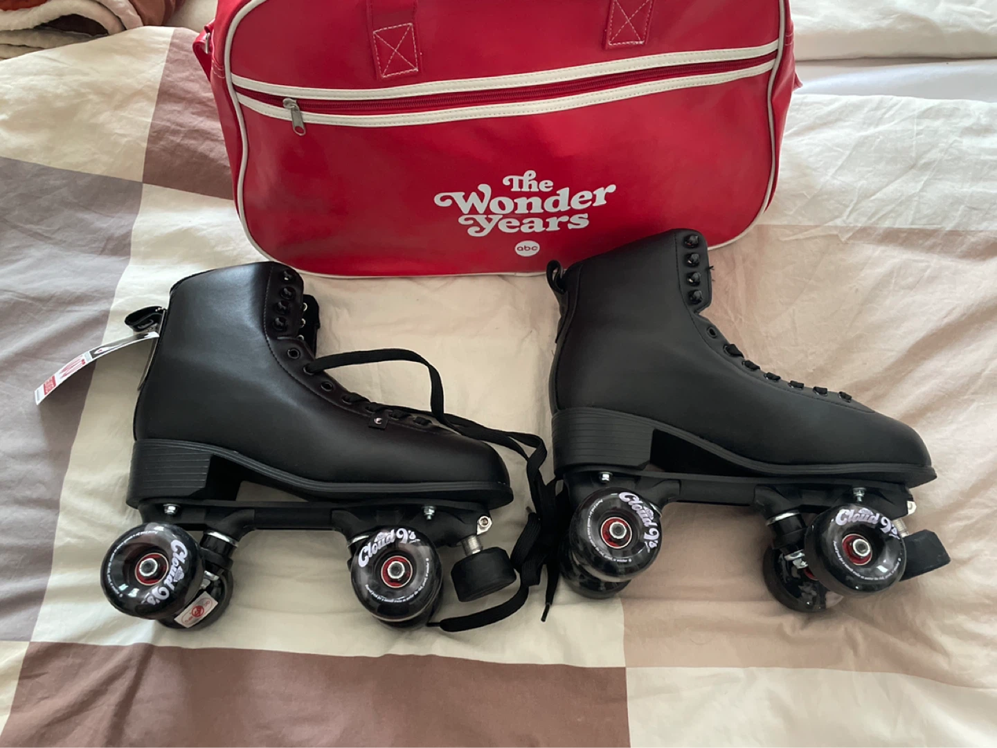 Black Men’s Size 10.5 Black Roller Skates With Wonder Years Bag