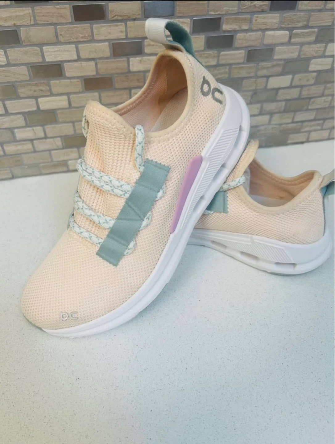 Women’s On Cloudeasy Running Shoes – Size 7 (W7)