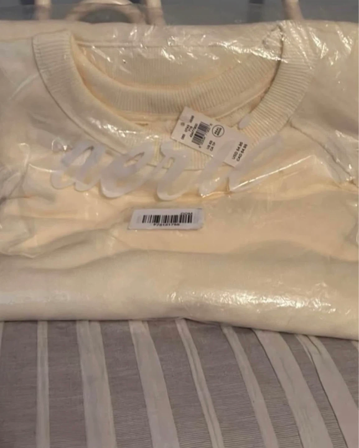 Aerie east west crew size Xs colour natural yellow tags on