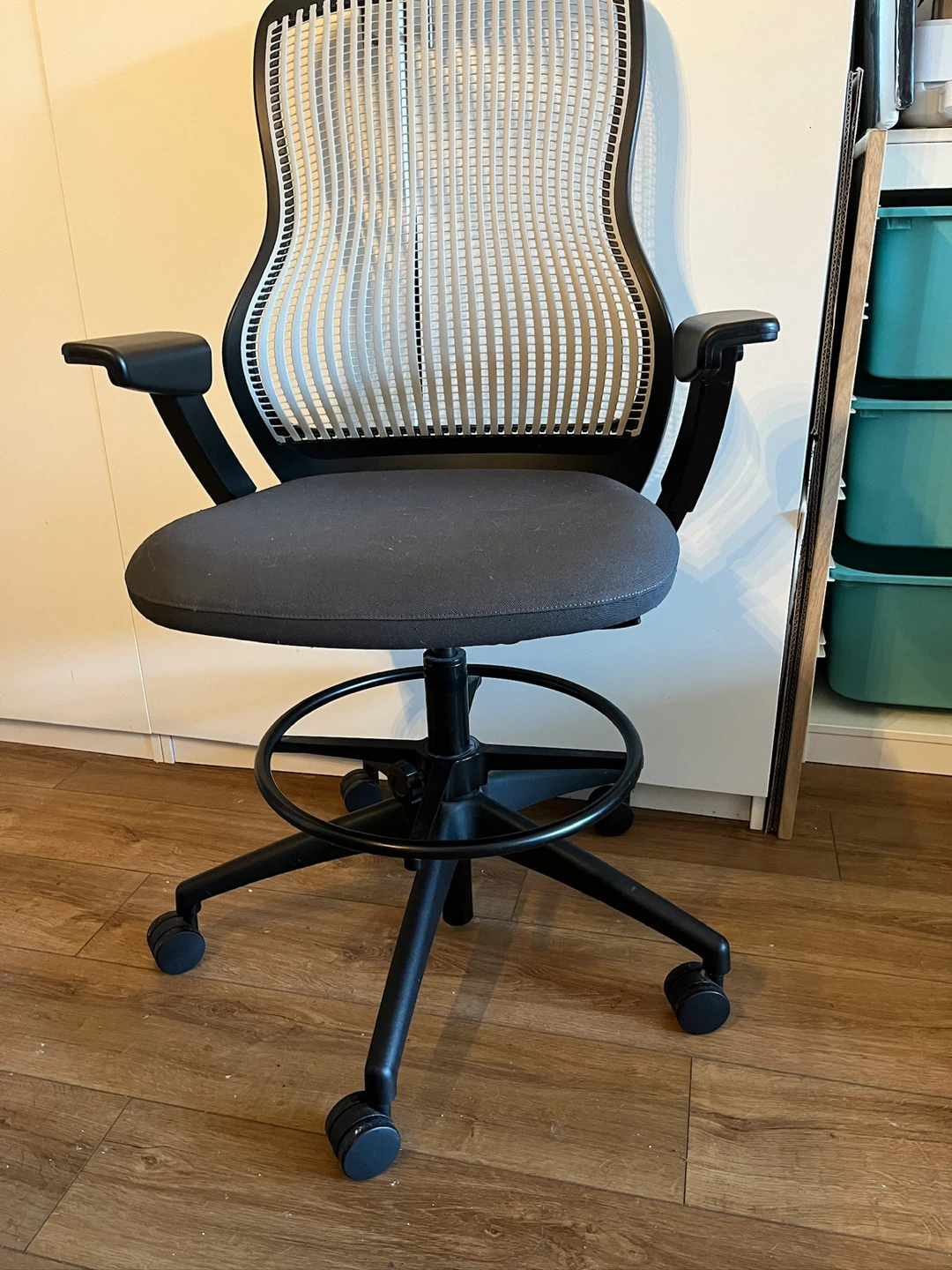 Knoll Regeneration Ergonomic Office Chair with Adjustable Arms