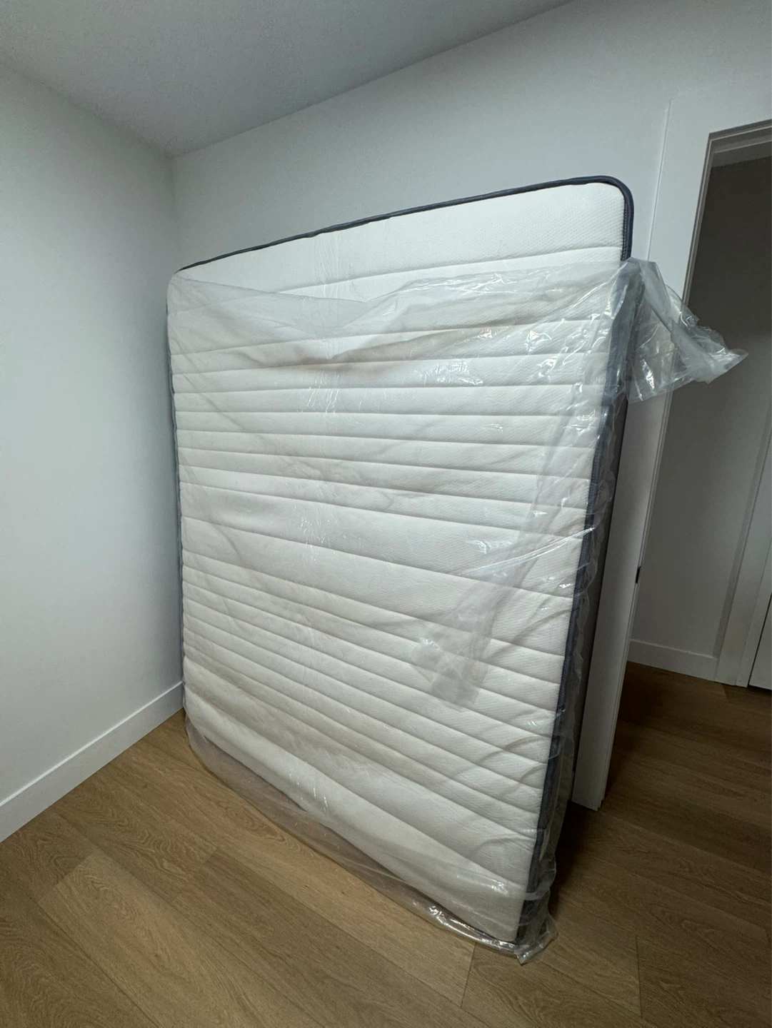 Mattress brand new (Queen size )