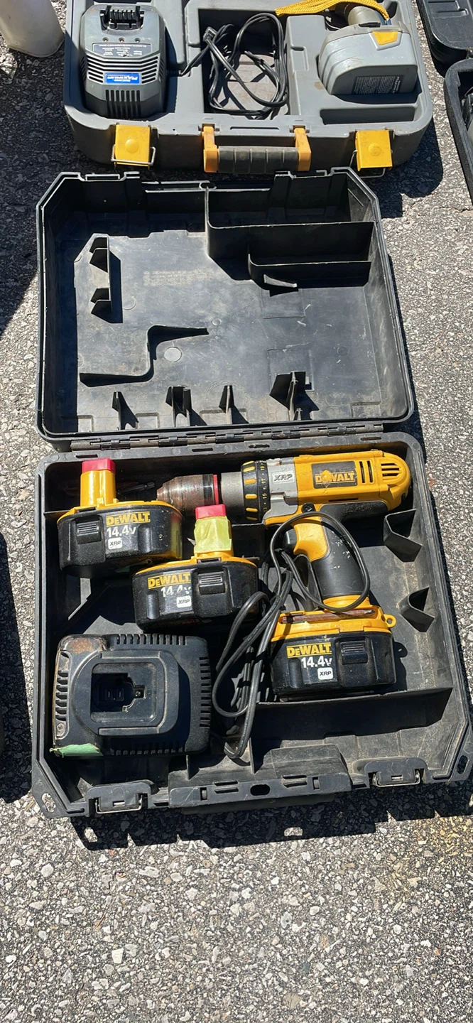 DeWalt 14.4V Cordless Drill and Impact Driver Set