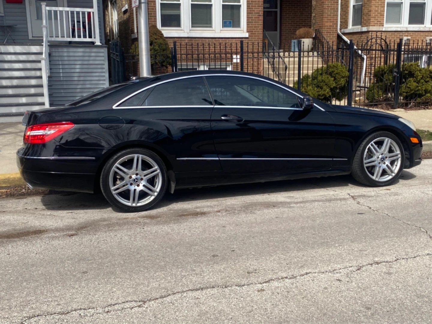 Black Mercedes-Benz E350 Coupe