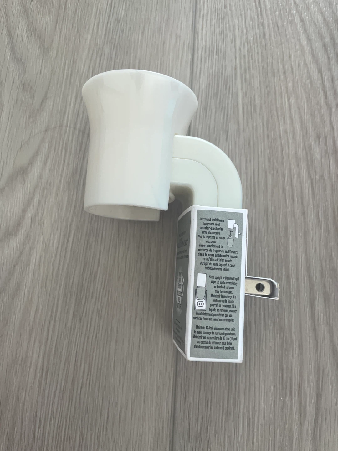 Bath & Body Works Wallflowers Plug with 5 Fragrance Refills - photo 3