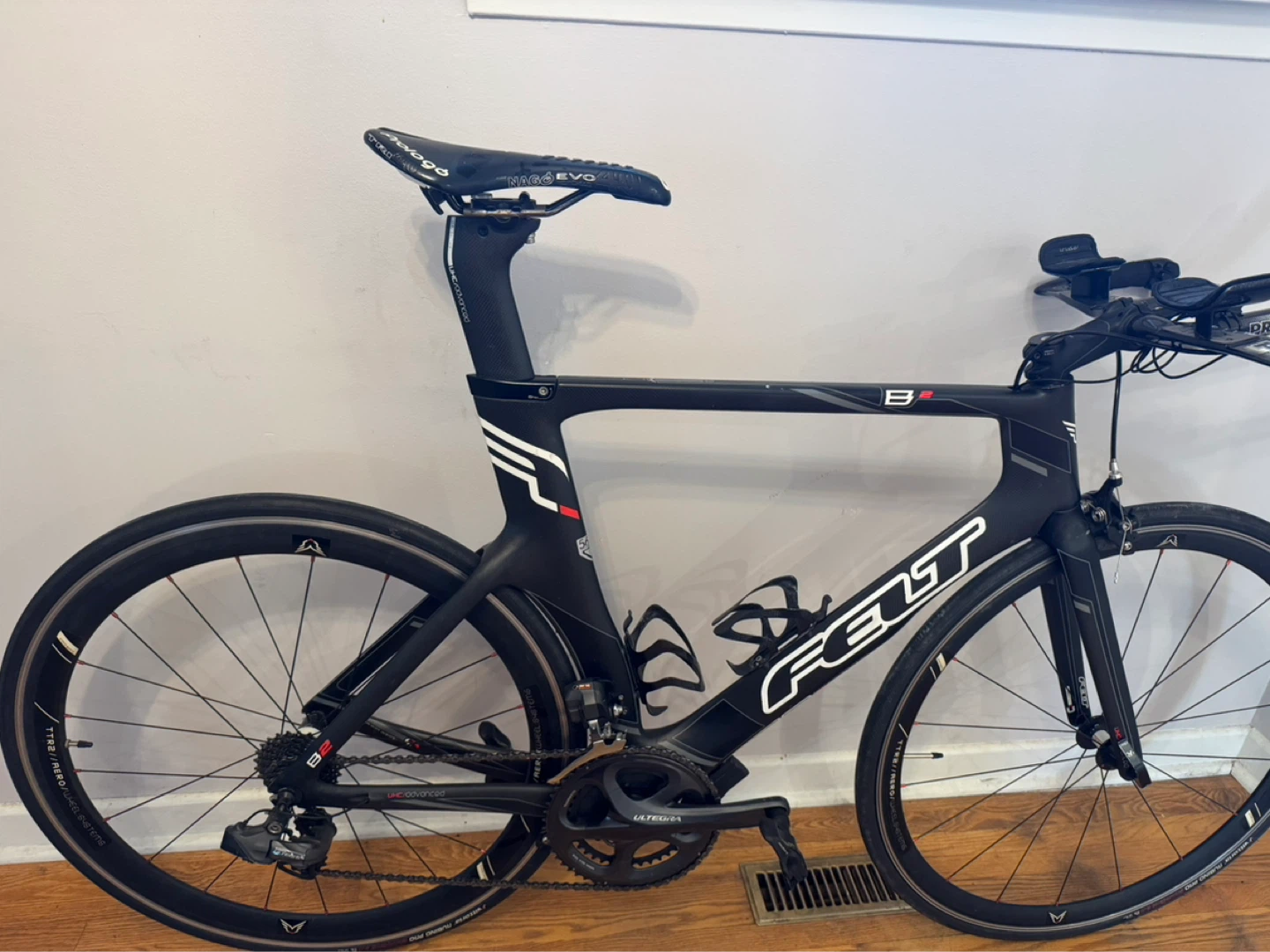 Felt B2 2013 triathlon bike