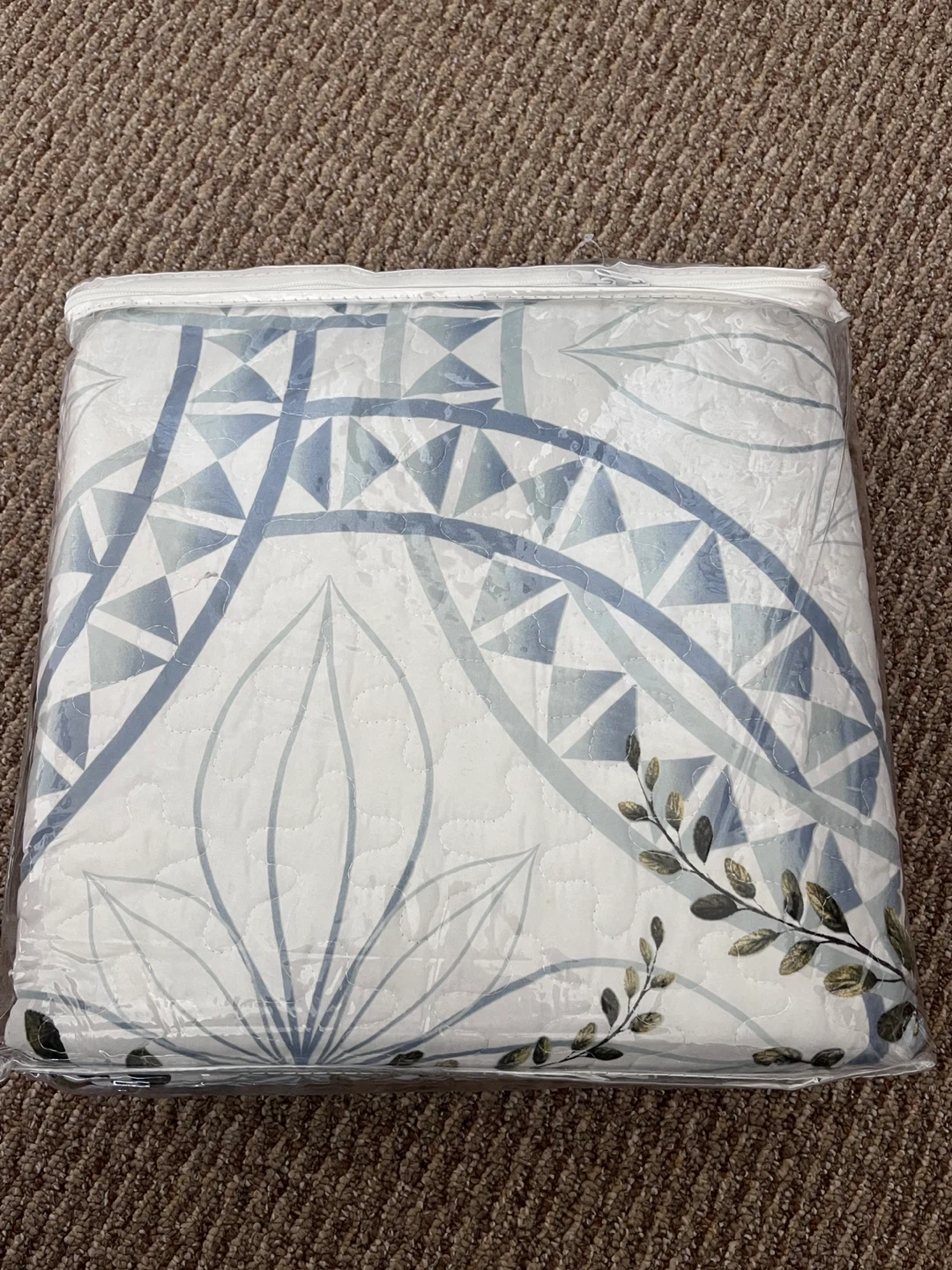 BRAND NEW DOUBLE/QUEEN SIZE COMFORTER SET (SEE LISTING) - photo 3