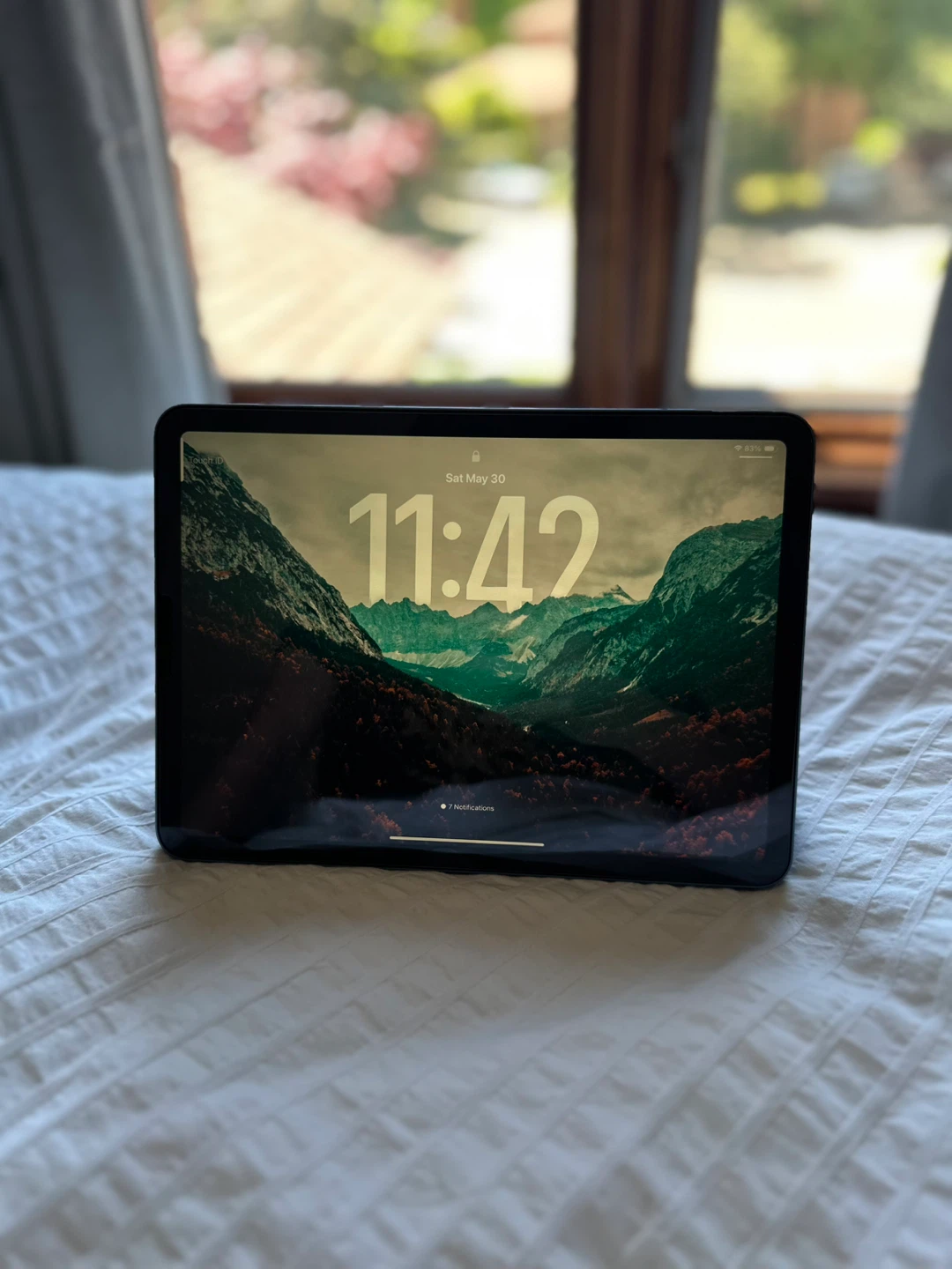 Apple iPad Air 5 (Perfect Condition) 64GB Light Blue, With Case - photo 2