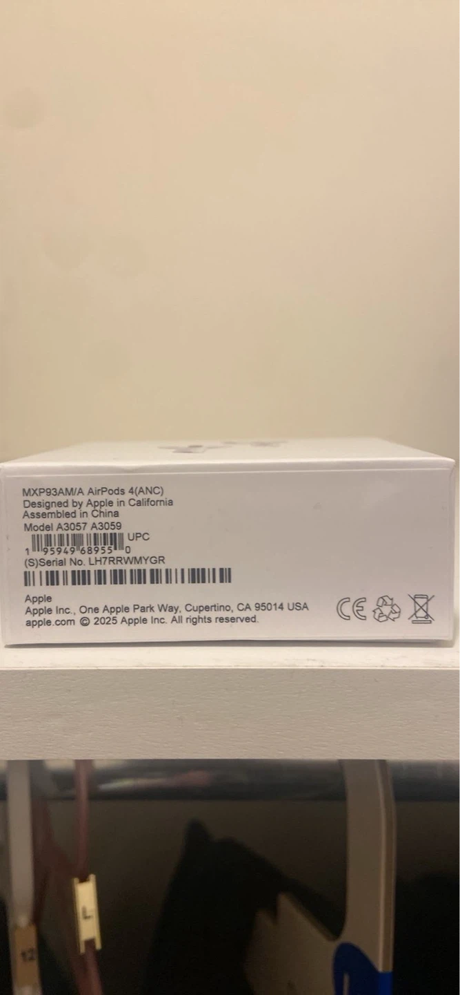 Apple AirPods 4 (ANC) with Charging Case - photo 3