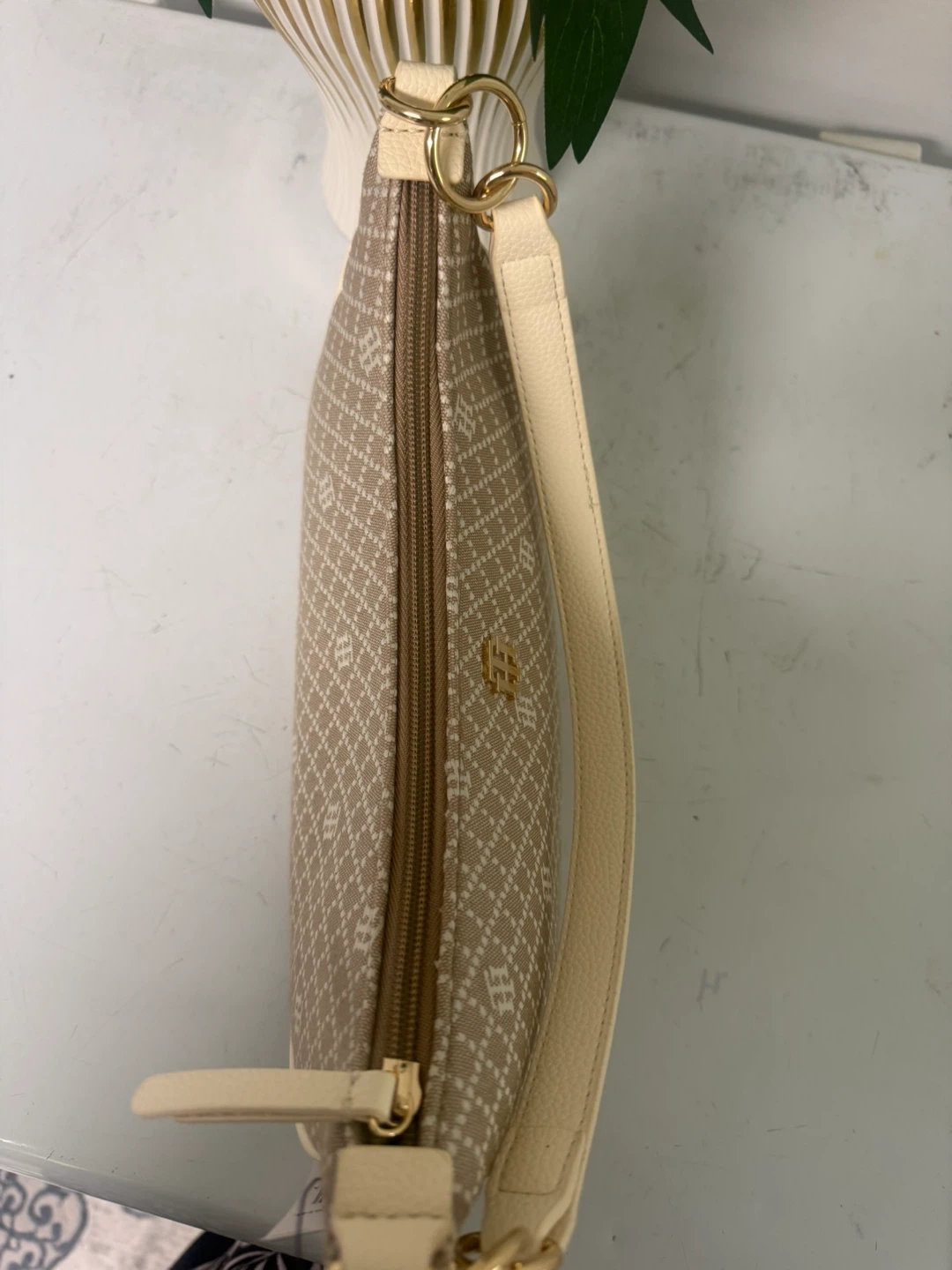 Tommy Hilfiger Monogram Shoulder Bag - photo 4