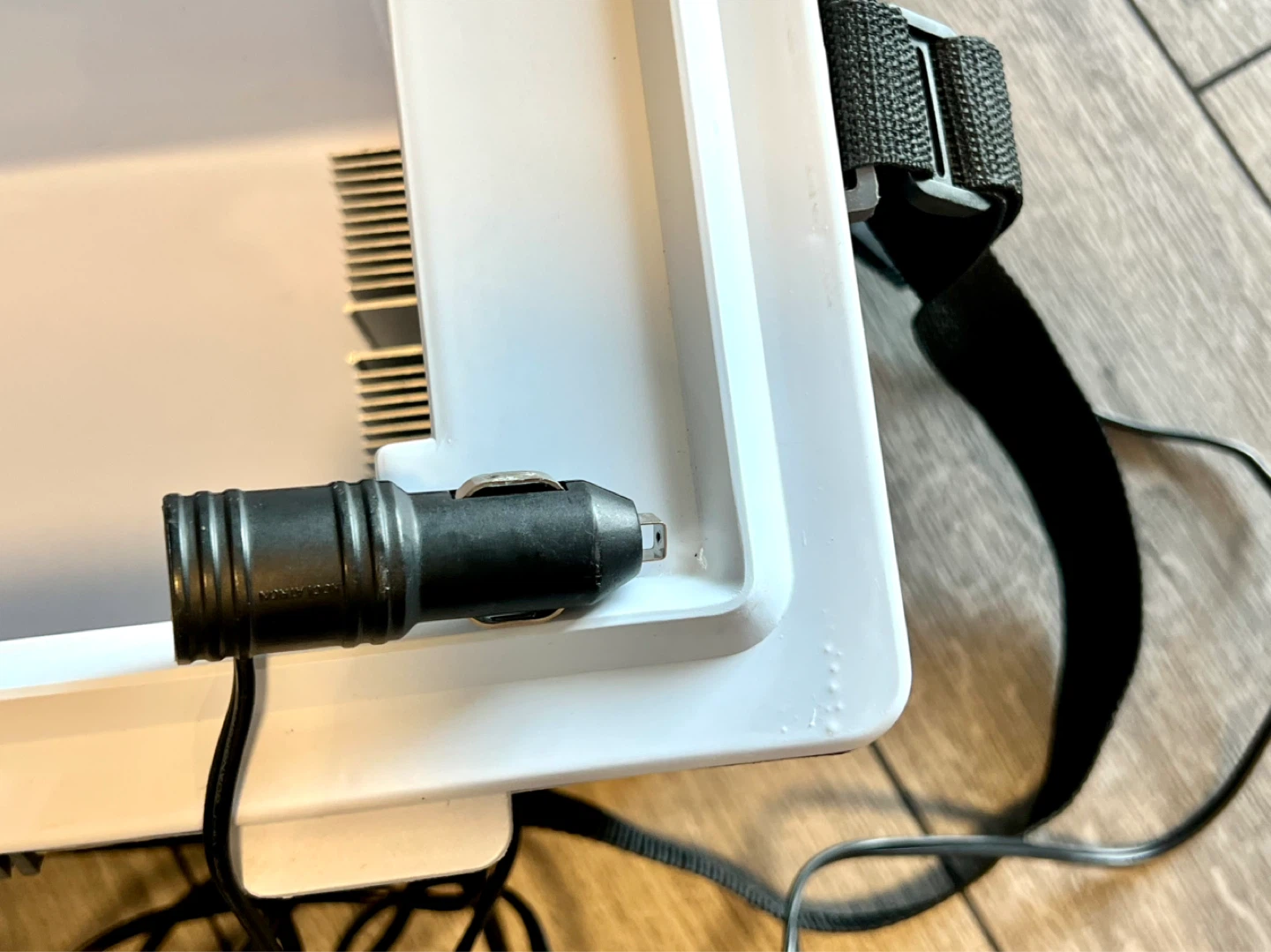 Koolatron portable electric lunch cooler for car or boat. - photo 5